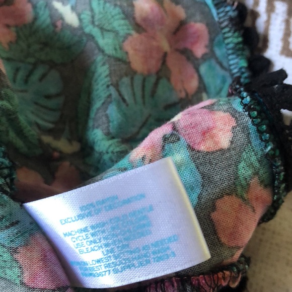 L’Amour Nanette Lepore- boho floral pompom shorts- bohemian beachy style - Picture 5 of 6